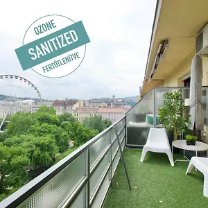 creative-apartment-incredible-view-with-terrace.inbudapesthotels.com/